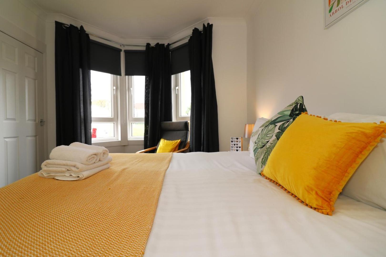 Signature - Gartlea House Daire Airdrie Dış mekan fotoğraf